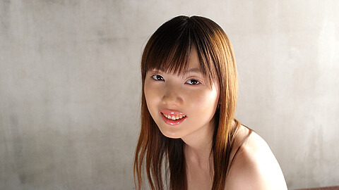Shiomi Hiiragi ミニスカート