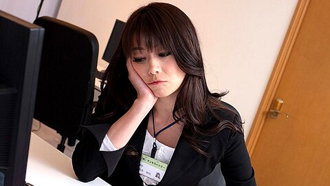 Maki Hojo Office Lady